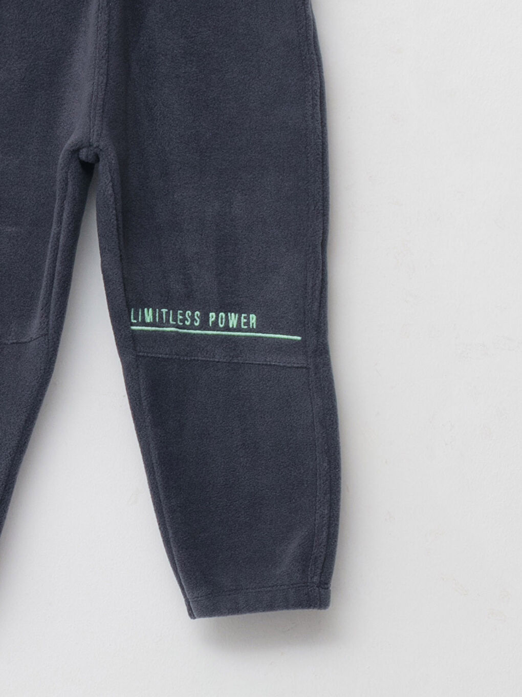 Antrasit Beli Lastikli Nakış Detaylı Polar Erkek Bebek Eşofman Alt-2