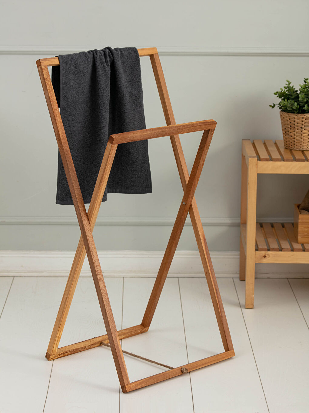 Wooden Leg Hanger 44x94 Cm
