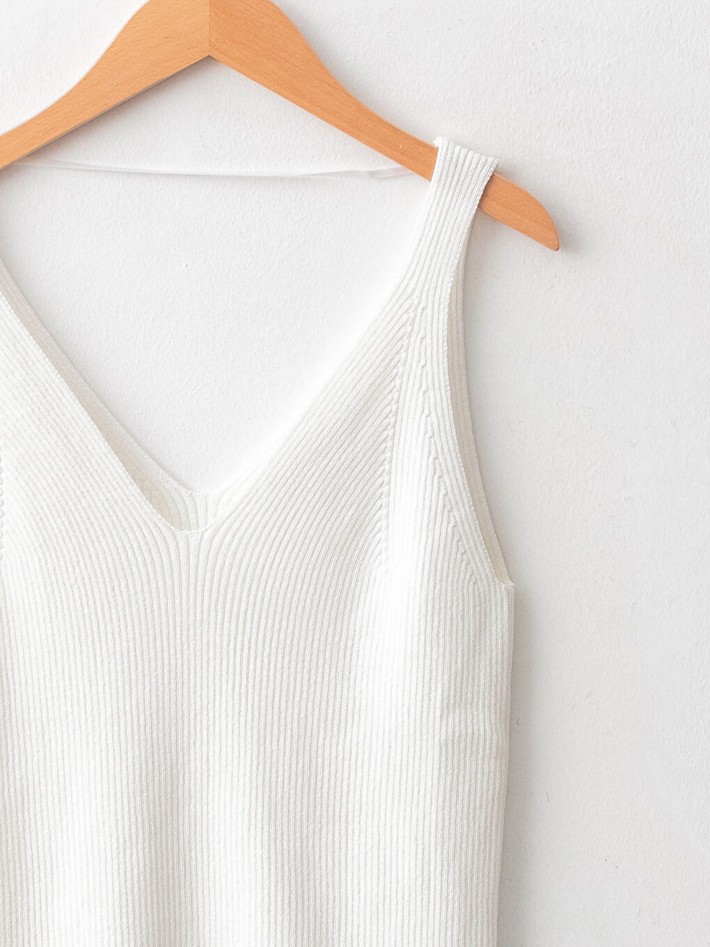 LCW Vision Women's V Neck Plain Sleeveless Tricot Jumper -W1GC23Z8-FES