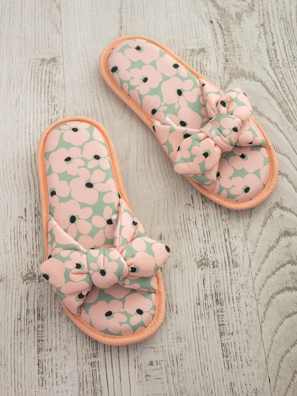 Karışık Fiyonk Detaylı Tek Bantlı Kadın Ev Terliği