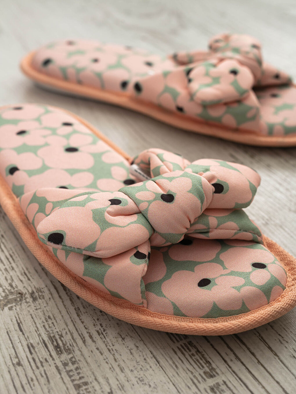 Karışık Fiyonk Detaylı Tek Bantlı Kadın Ev Terliği-1