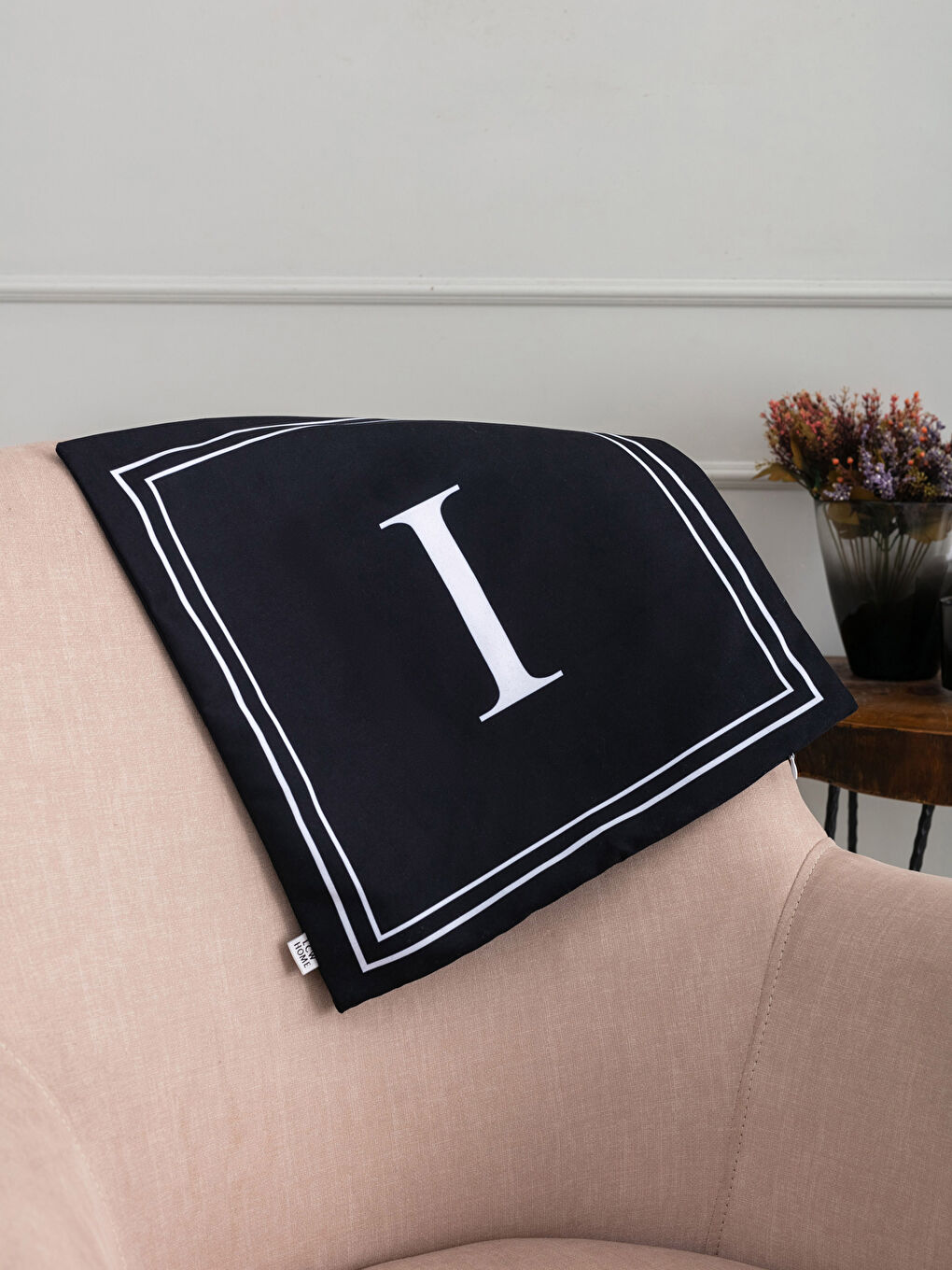 Karışık I Harfi Baskılı Kırlent Kılıfı 45x45 cm-1