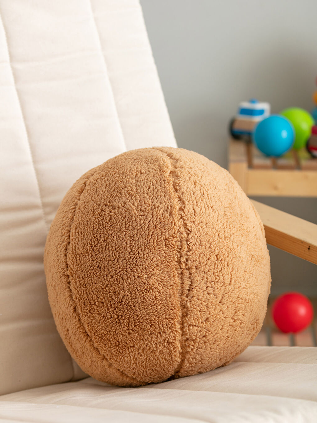 LCW HOME Dolgulu Pelüş Top Kırlent 40 cm -W1GK76Z8-JJ5