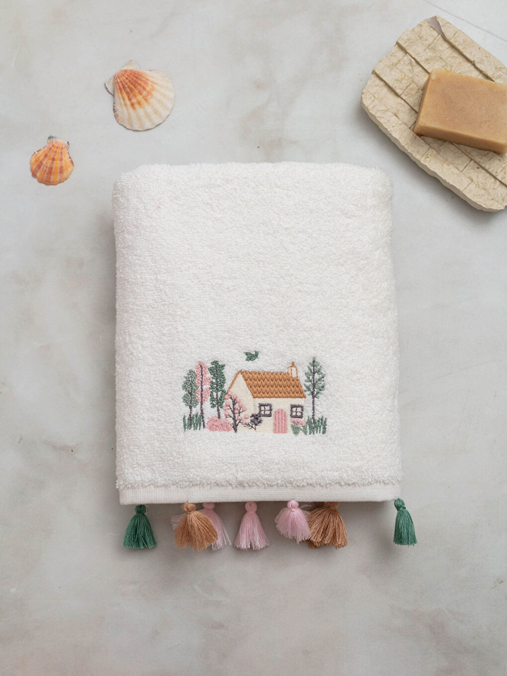 Embroidery Detail Tasseled Curl Face Towel 50x80 Cm-1