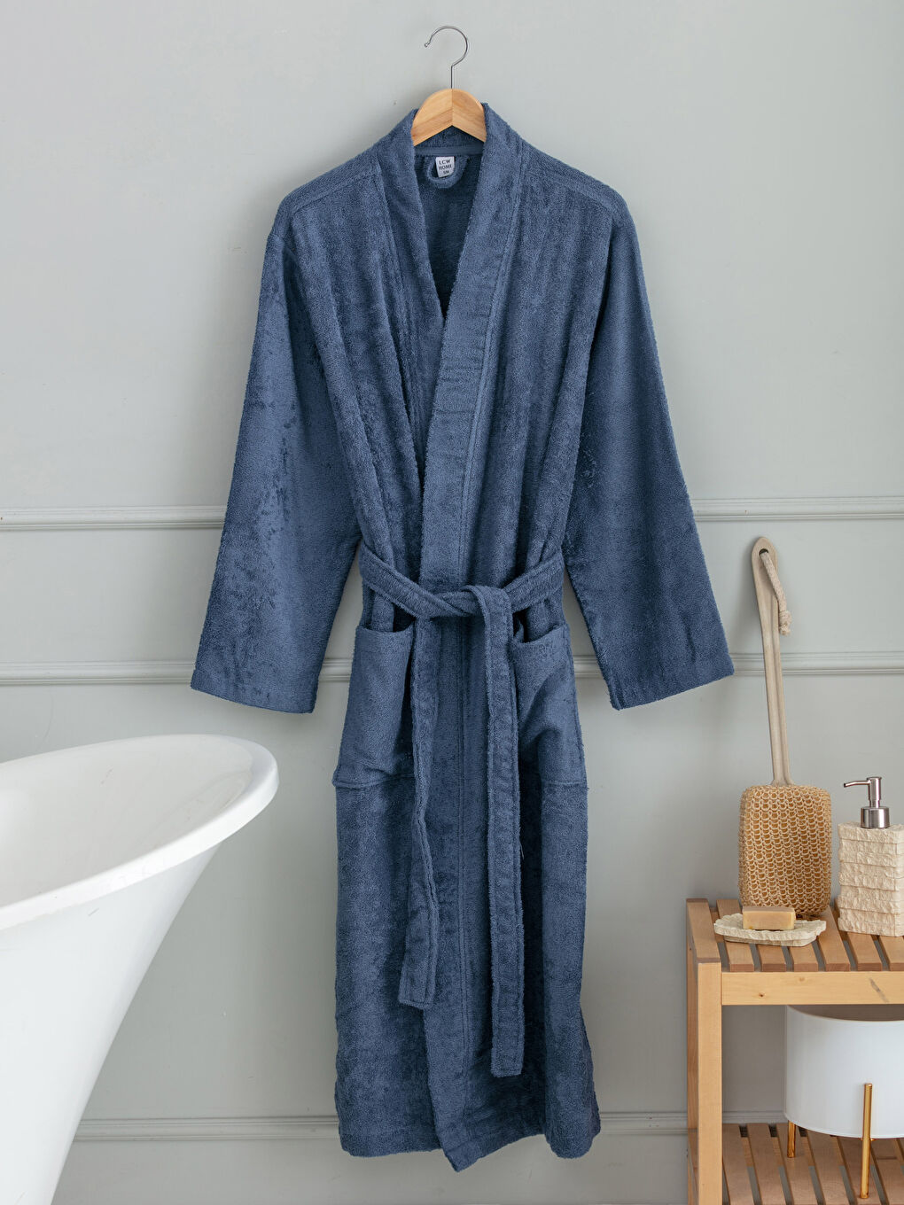 روب حمام طويل من البامبو بياقة شال للرجال