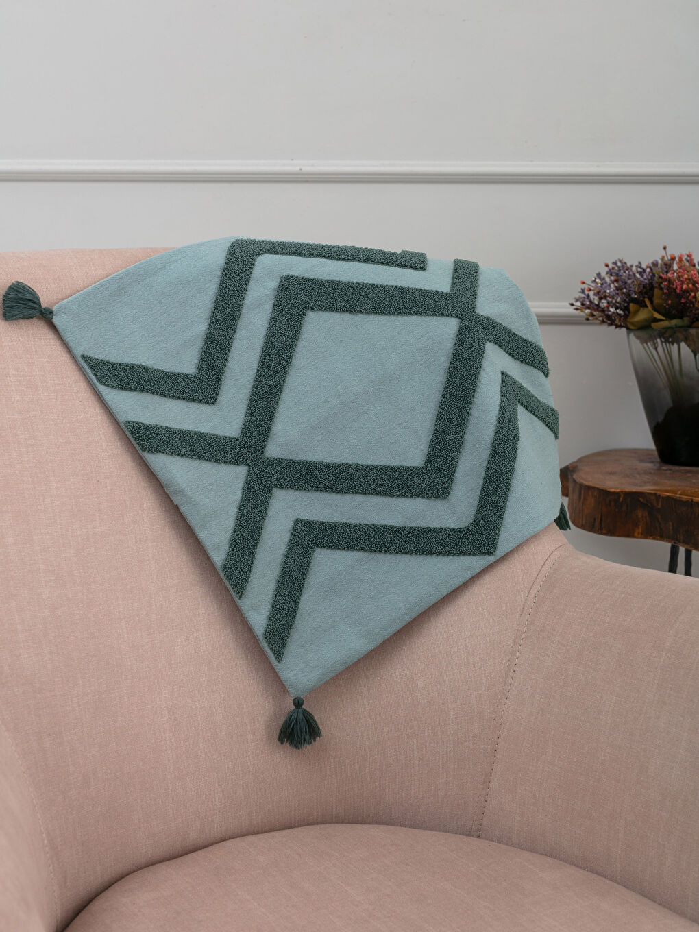 LCW HOME Embroidery Detailed Tasseled Woven Cushion Cover 45x45 Cm -W1GY12Z8-FWF