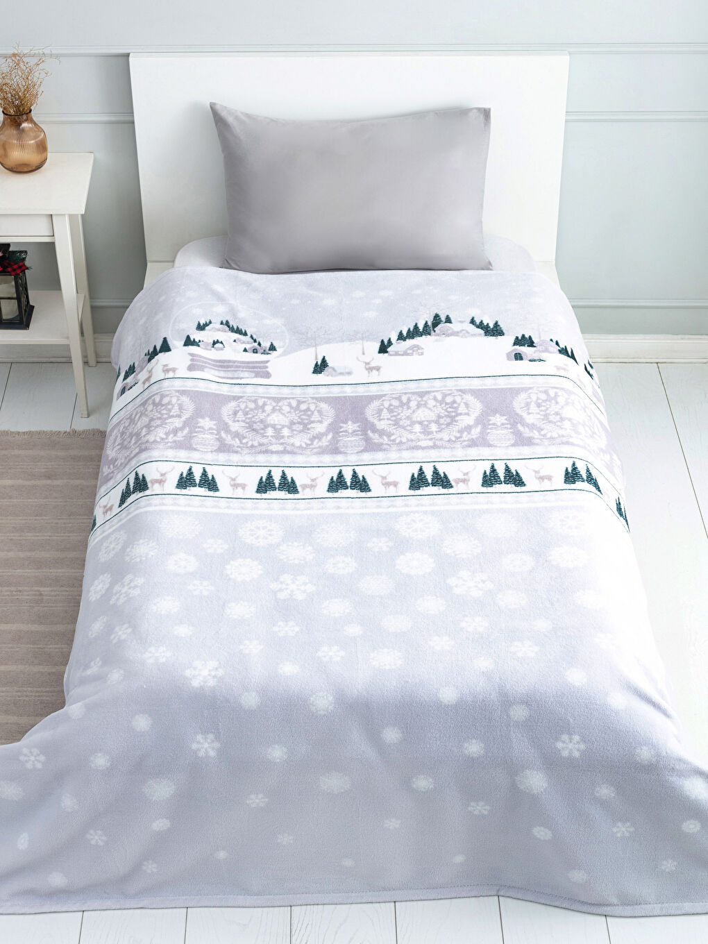 Christmas Themed Single Pattern Wellsoft Blanket 150x220 Cm-1