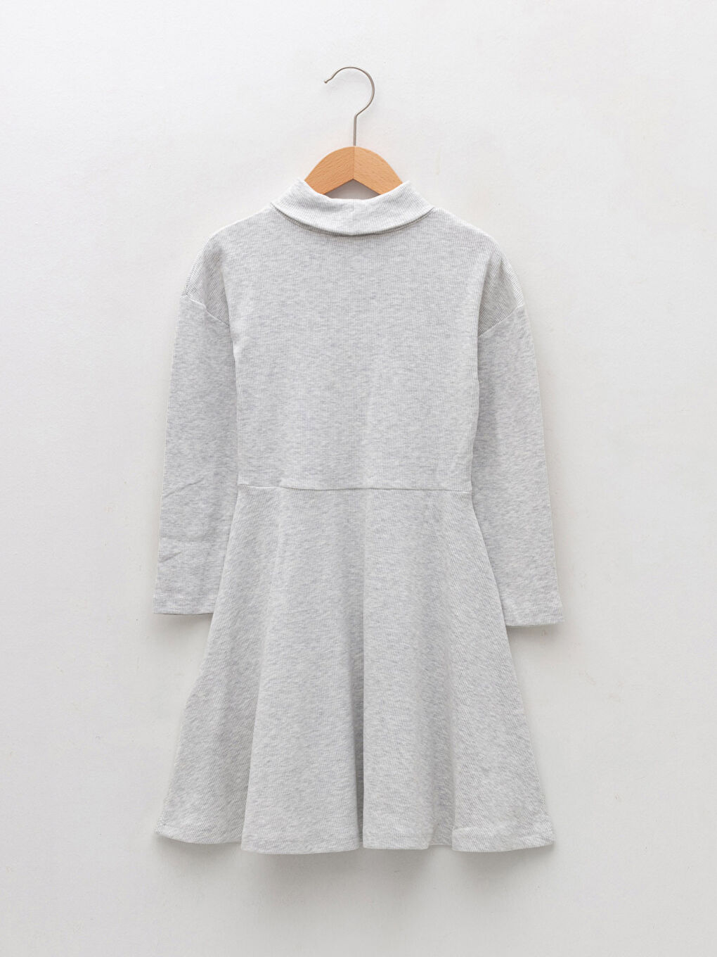 فستان بناتي واسع ميدي مطبوع بياقة هاي نيك وأكمام طويلة-1