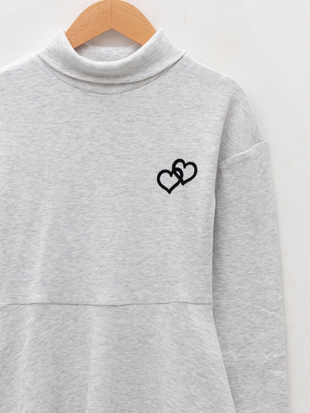 فستان بناتي واسع ميدي مطبوع بياقة هاي نيك وأكمام طويلة-2