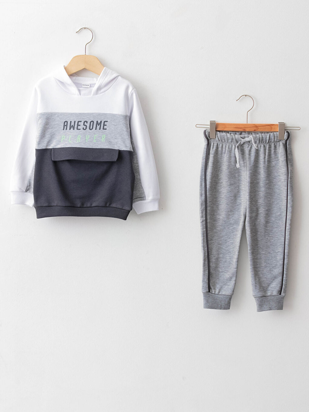 Beyaz Kapüşonlu Uzun Kollu Erkek Bebek Sweatshirt ve Jogger Pantolon 2'li Takım