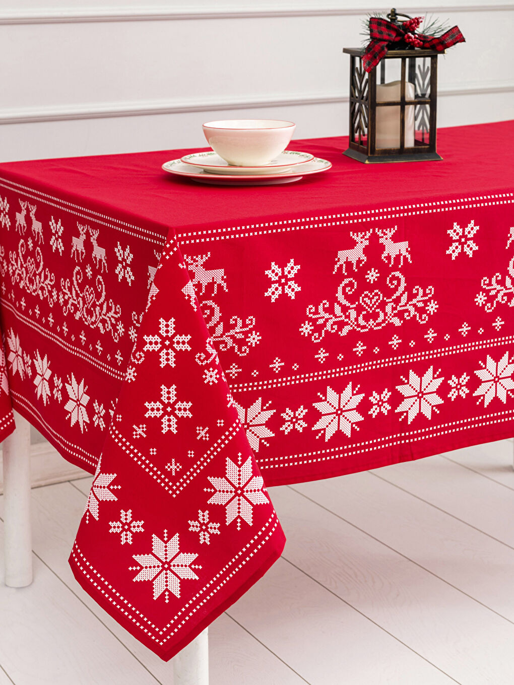 LCW HOME Christmas Themed Printed Cotton Table Cloth 150x200 Cm -W1HS00Z8-A6J