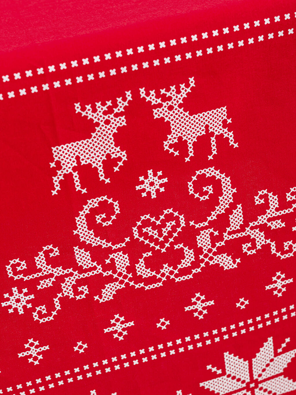 LCW HOME Christmas Themed Printed Cotton Table Cloth 150x200 Cm -W1HS00Z8-A6J