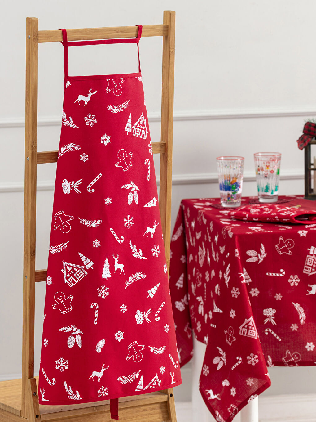 LCW HOME New Year Themed Printed Gabardine Kitchen Apron -W1HS39Z8-F9C