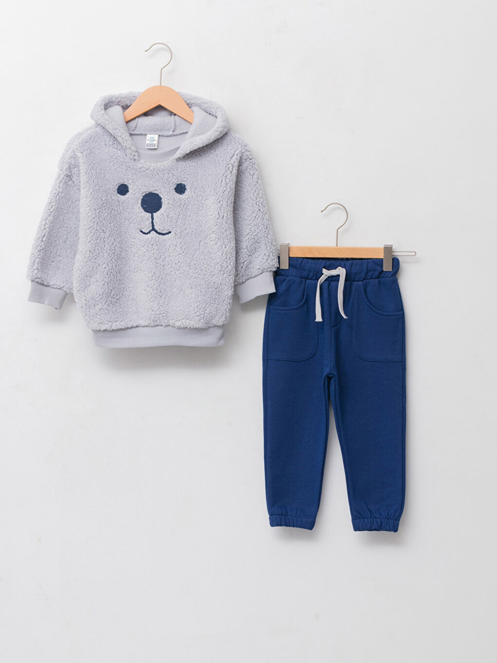 LCW baby Kapüşonlu Uzun Kollu Nakış Detaylı Pelüş Erkek Bebek Sweatshirt ve Pantolon 2'li Takım -W1HU30Z1-KXV