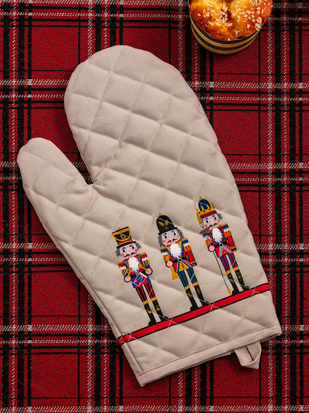 LCW HOME New Year Themed Printed Gabardine Oven Glove -W1HV48Z8-F9C