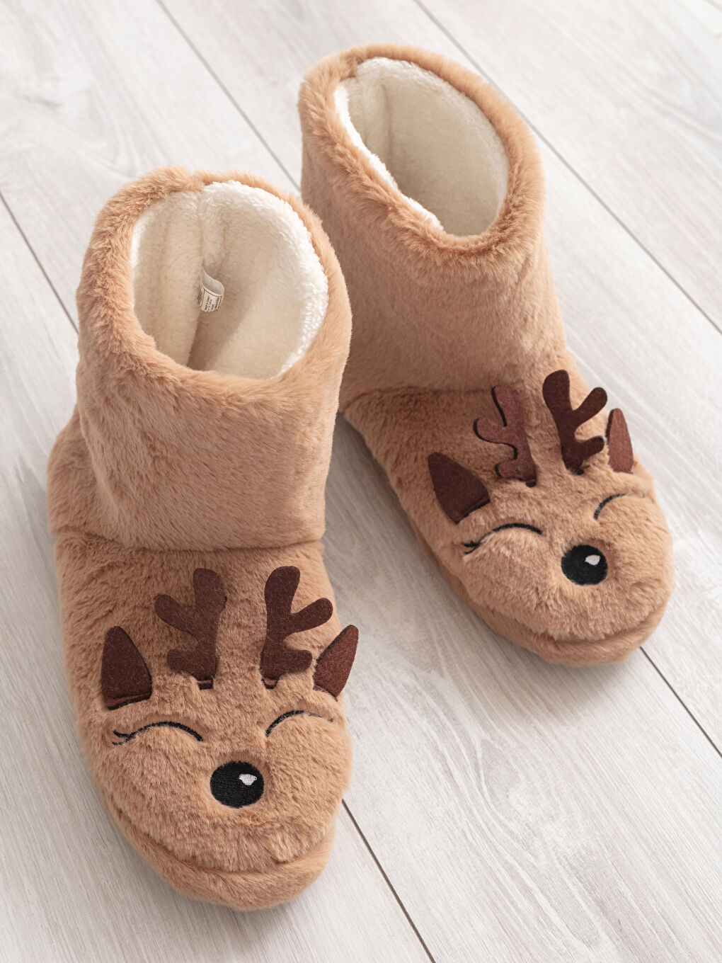 Karışık Nakışlı Pelüş Erkek Ev Botu