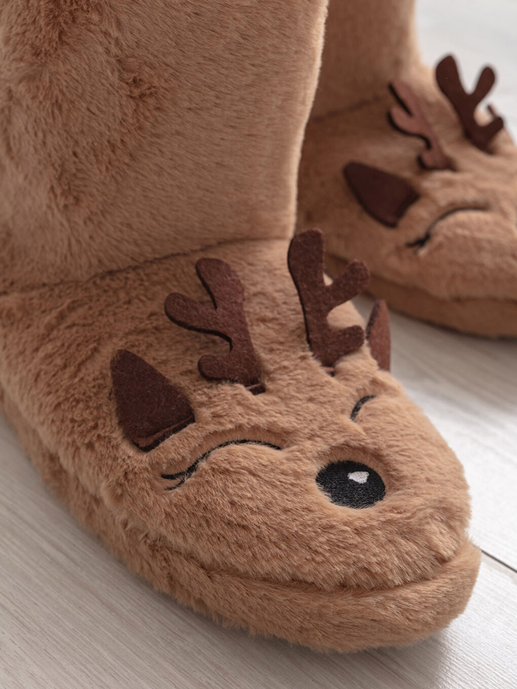 Karışık Nakışlı Pelüş Erkek Ev Botu-2