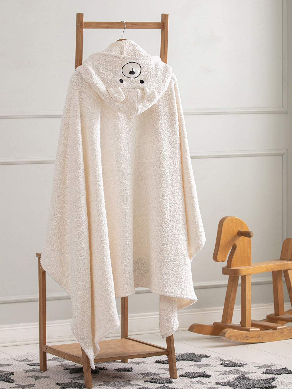 Ekru Kapüşonlu Nakış Detaylı Tek Kişilik Battaniye 100x150 cm