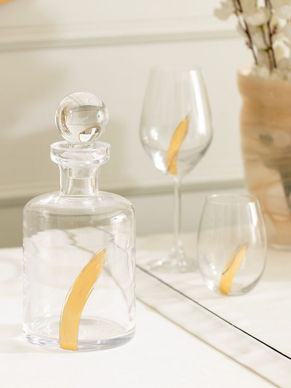 Sarı Baskılı Kapaklı Cam Sürahi