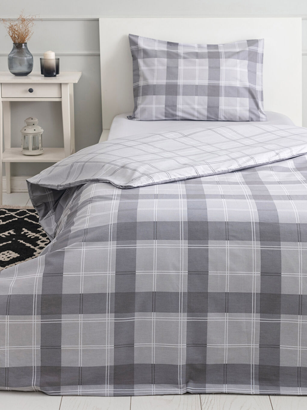 Single Checkered Double Sided Woven Duvet Cover Set