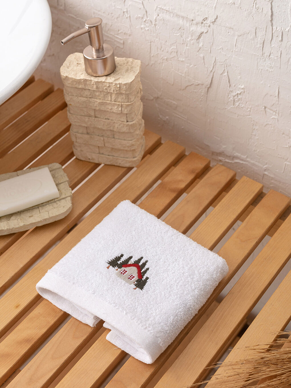 LCW HOME New Year Themed Embroidery Detailed Boucle Hand Towel 30x50 Cm -W1JA40Z8-J5E