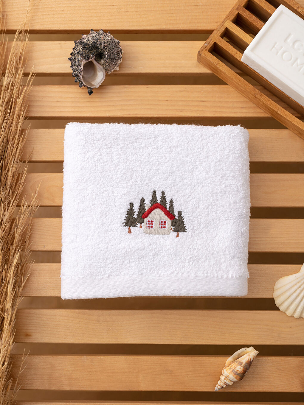 LCW HOME New Year Themed Embroidery Detailed Boucle Hand Towel 30x50 Cm -W1JA40Z8-J5E