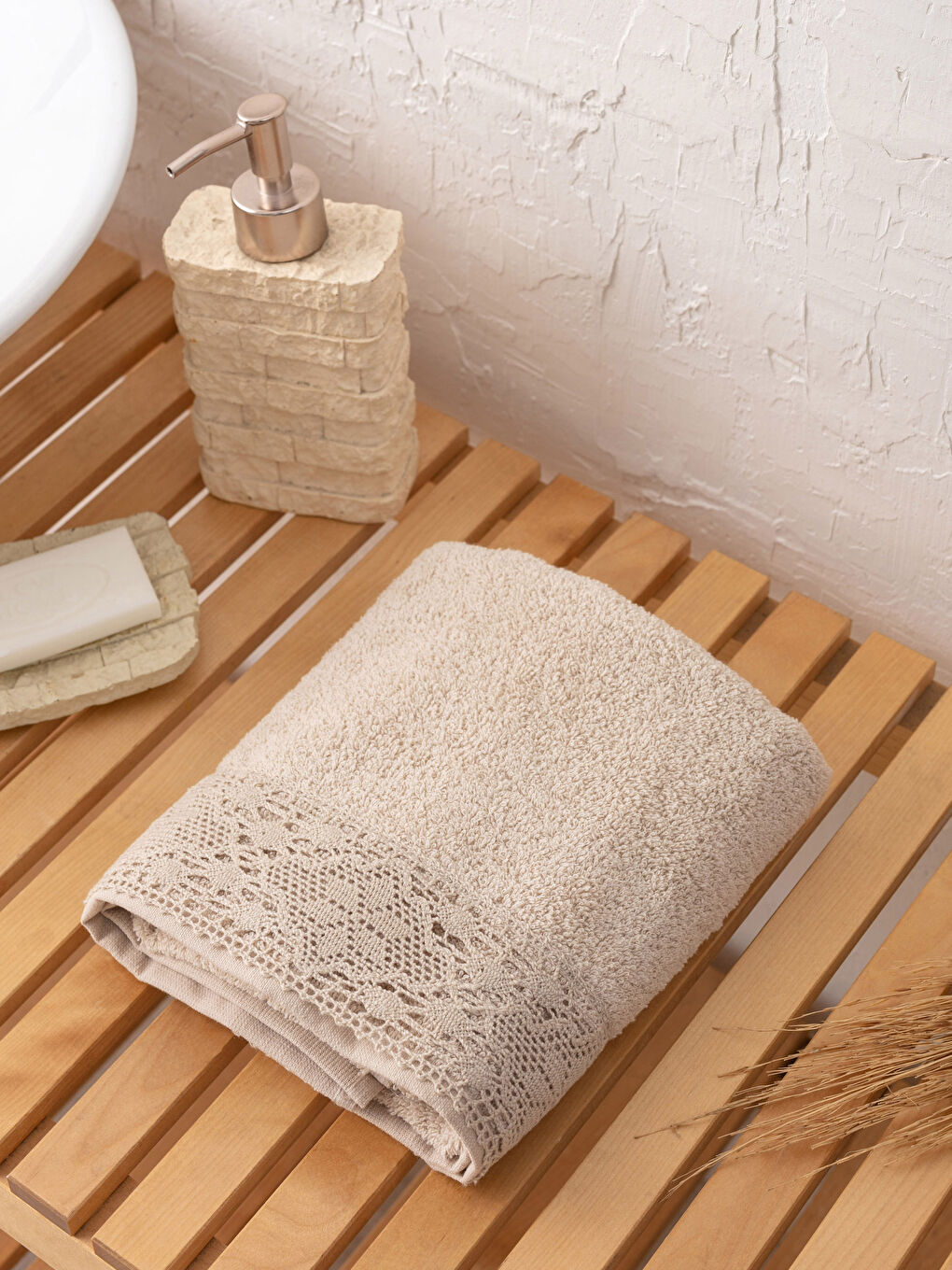 Полотенце для лица с кружевными деталями 50x80 см