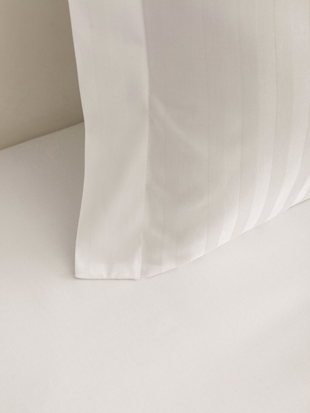 Beyaz Çift Kişilik Nevresim Takımı-2