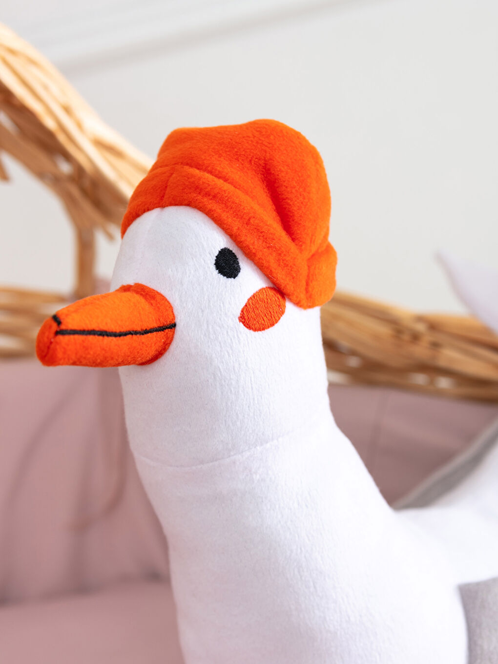 Karışık Nakış Detaylı Dolgulu Pelüş Bebek Ördek Kırlent 28x34 cm-1