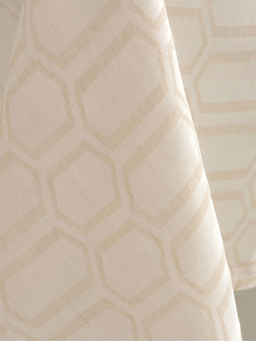 Ekru Kendinden Desenli Jakarlı Masa Örtüsü 150x200 cm-1