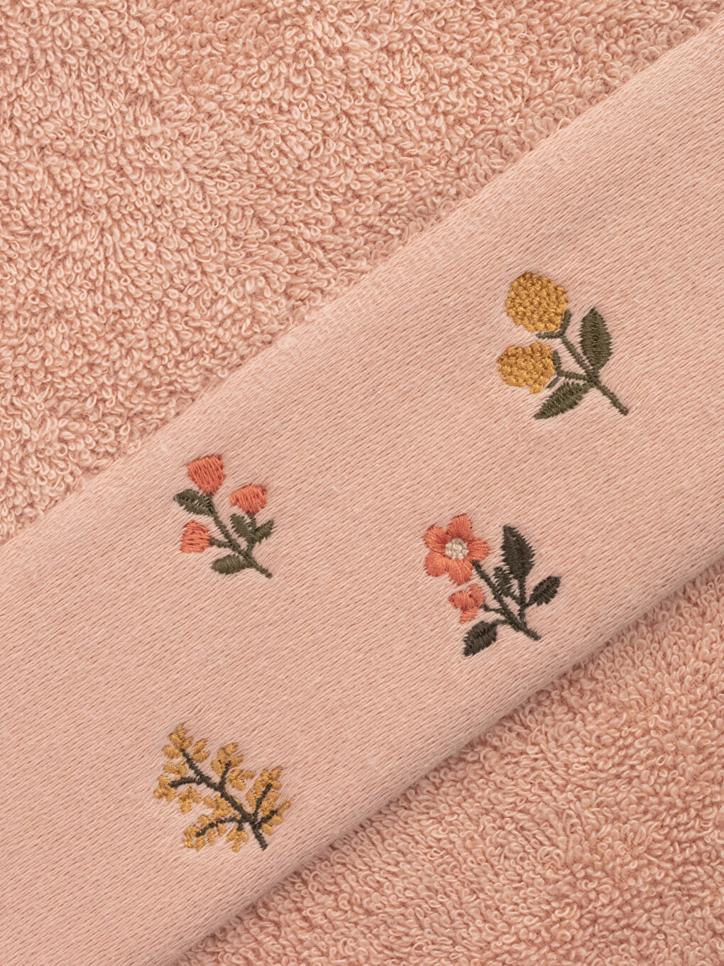 Pembe Çiçek Nakışlı Bukle Yüz Havlusu 50x80 cm-2