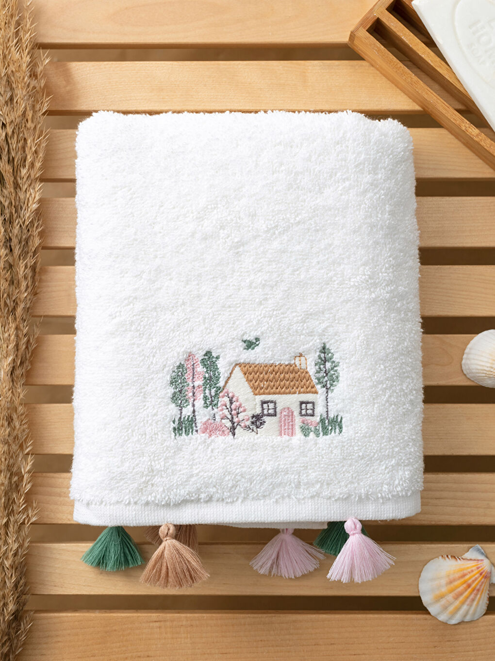 Embroidered Tasseled Curl Face Towel 50x80 Cm-1