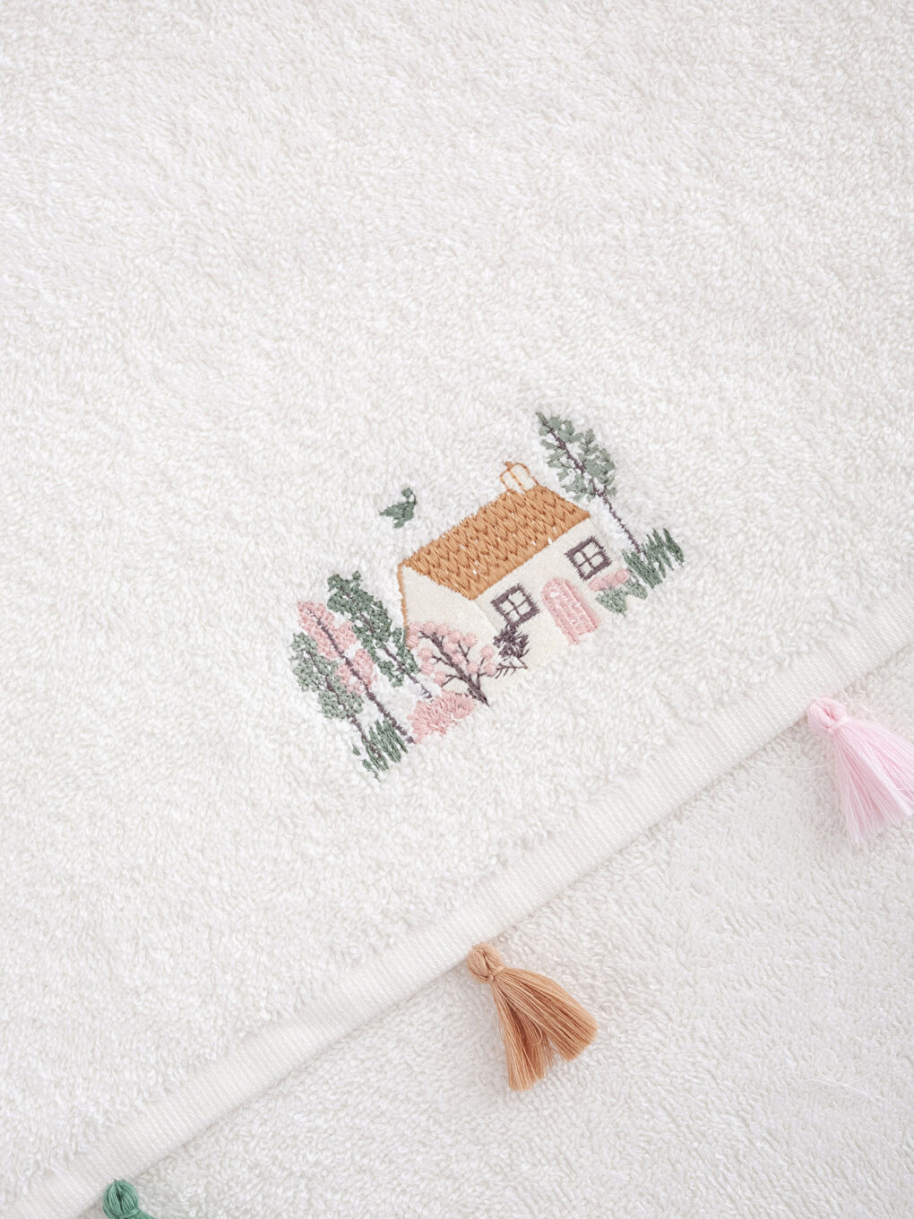 Embroidered Tasseled Curl Face Towel 50x80 Cm-2