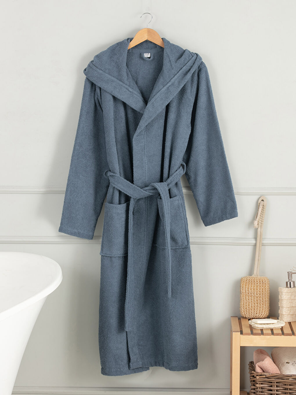 Jednostavan Dugi Muški Bade Mantil Sa Kapuljačom