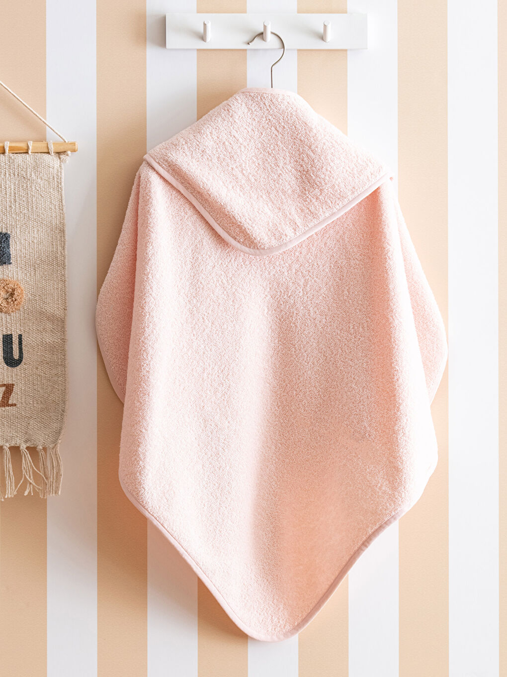 فوطة بناتي بيبي أساسية بغطاء رأس