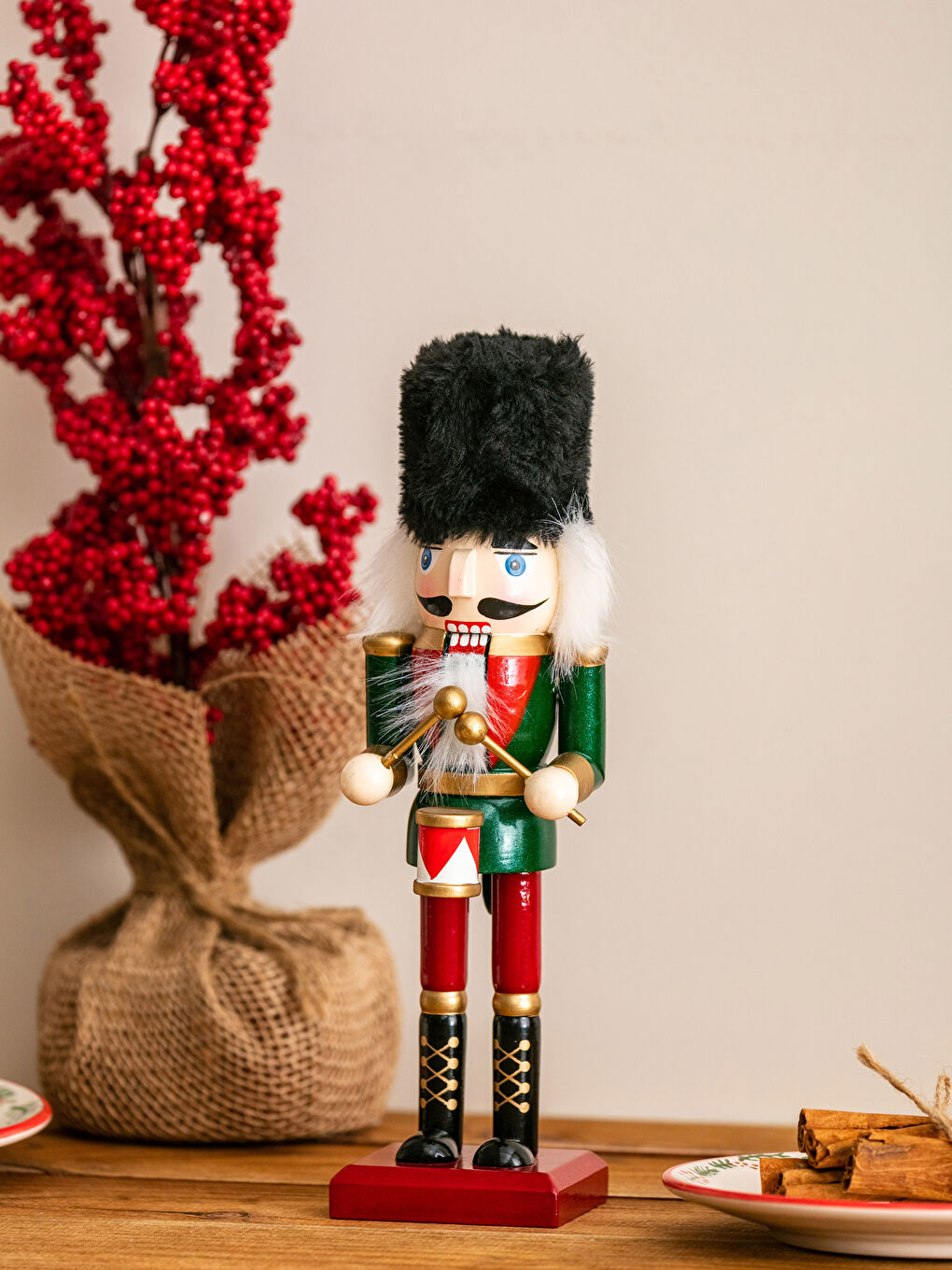 Karışık Fındıkkıran Figürlü Ahşap Biblo 25 cm