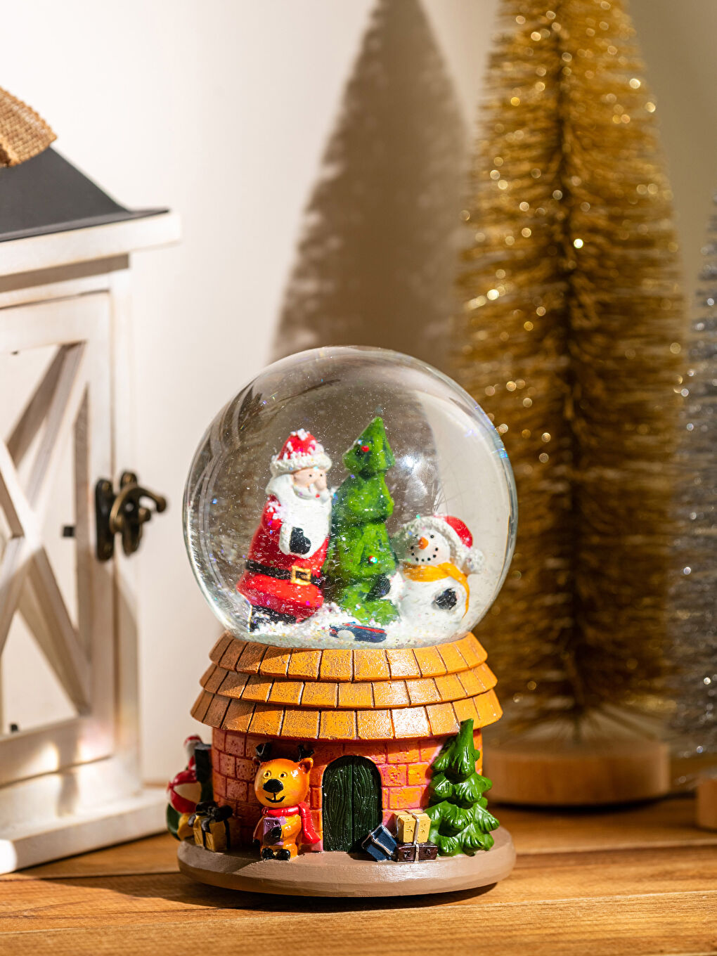 LCW HOME Weihnachtliche Schneekugel mit Musik 15 cm -W28476Z8-F9C