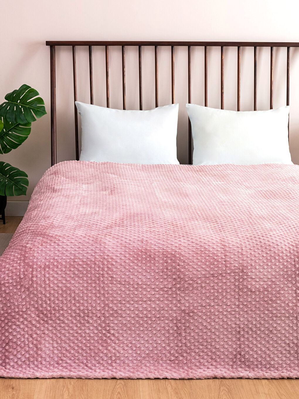 Pembe Çift Kişilik Kendinden Desenli Battaniye 200x220 cm