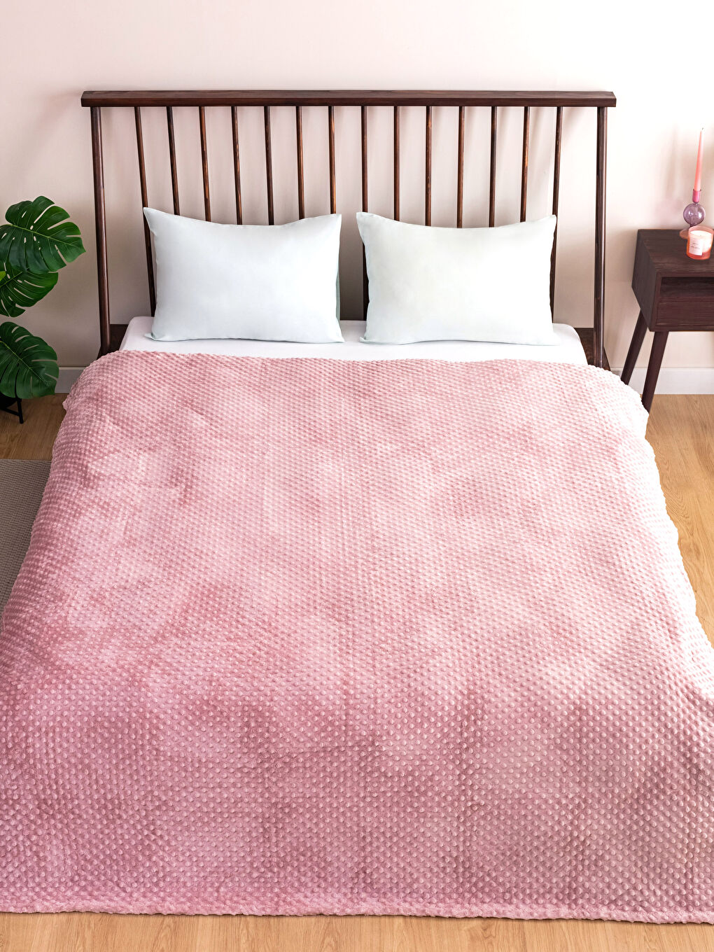 Pembe Çift Kişilik Kendinden Desenli Battaniye 200x220 cm-1