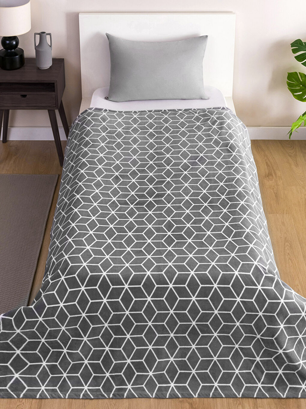 Patterned Single Blanket 150x220 Cm-1