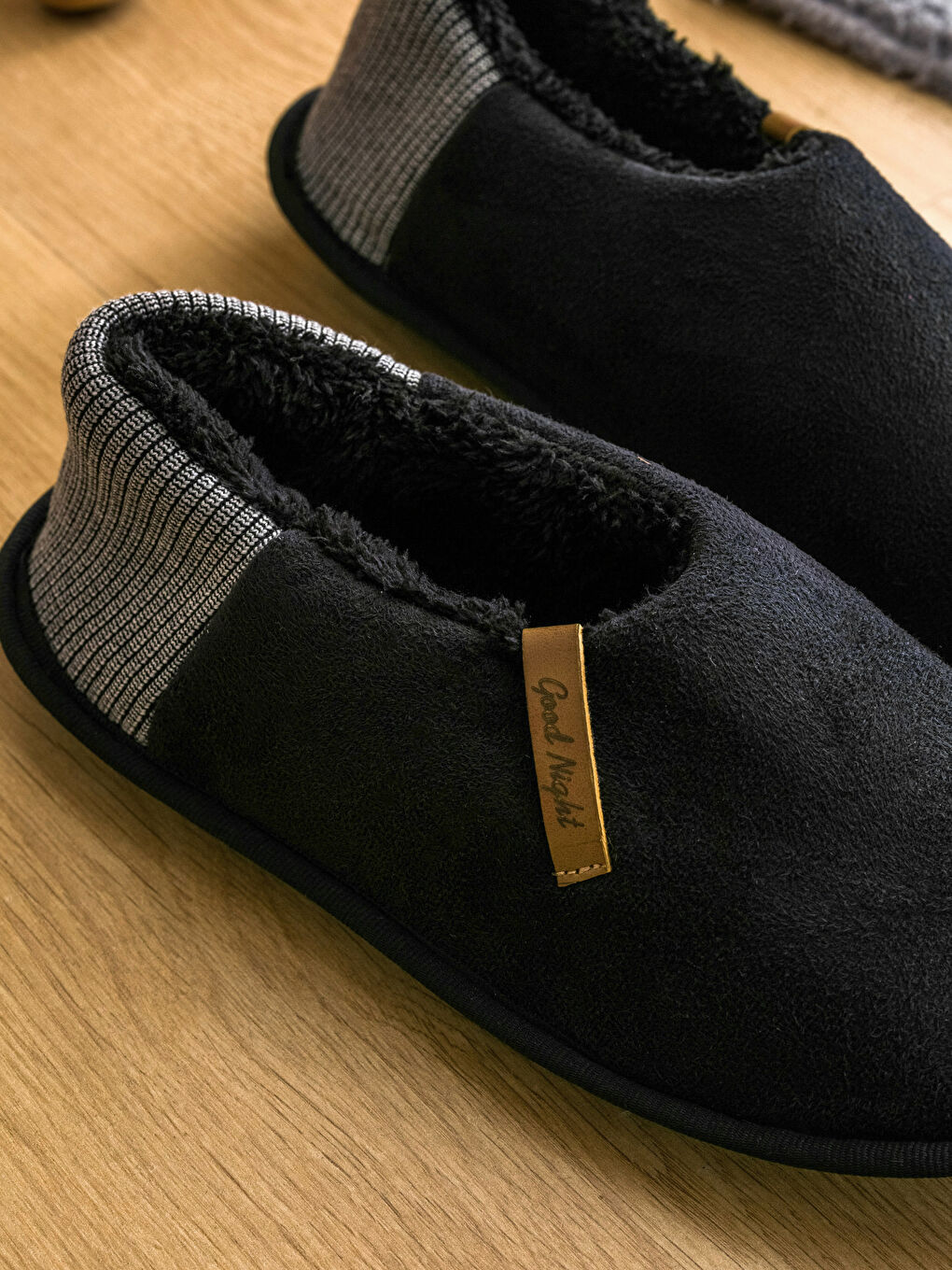 Siyah Erkek Ev Botu-1