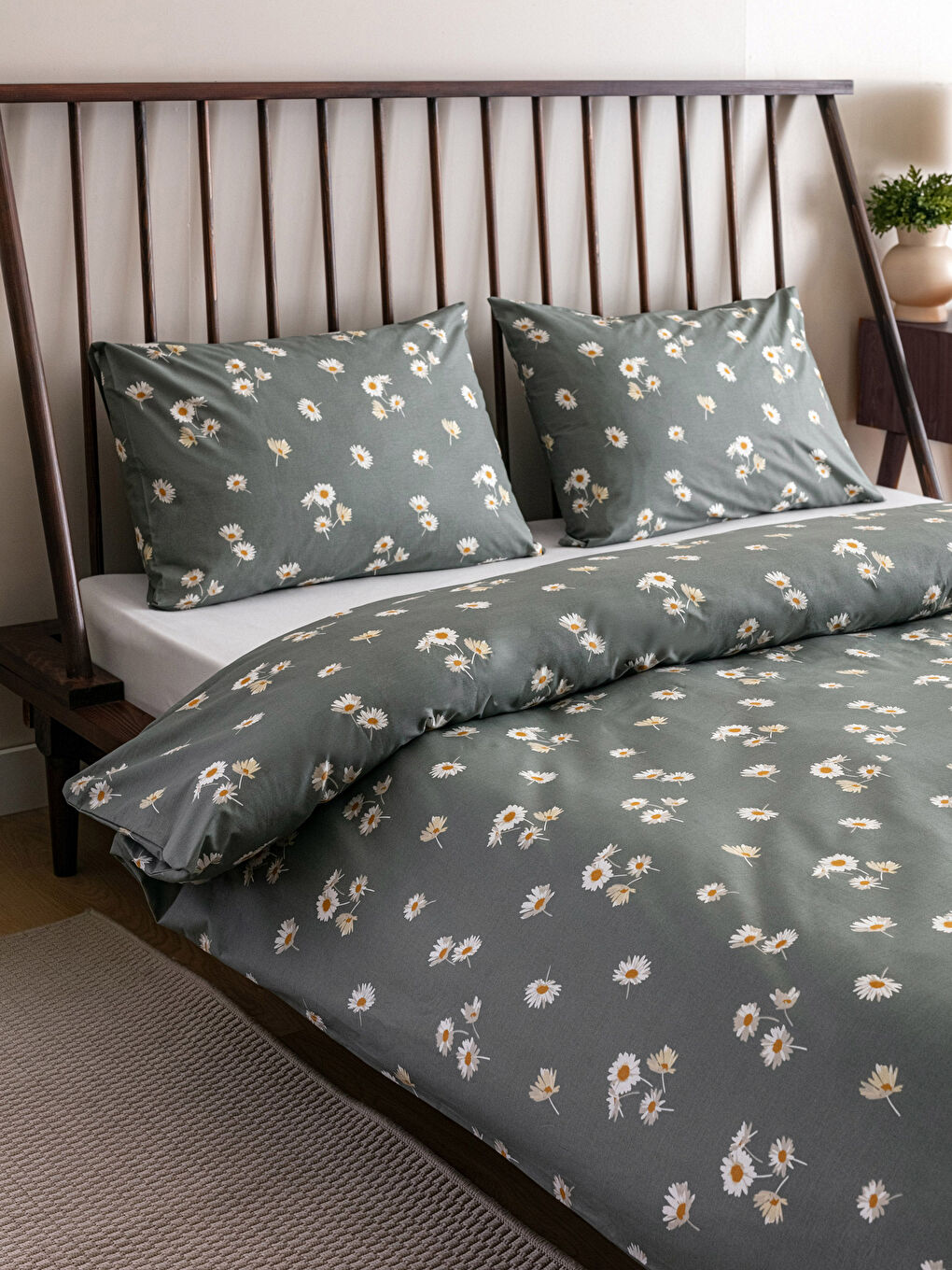 Karışık Papatya Baskılı Pamuklu Çift Kişilik Nevresim Seti