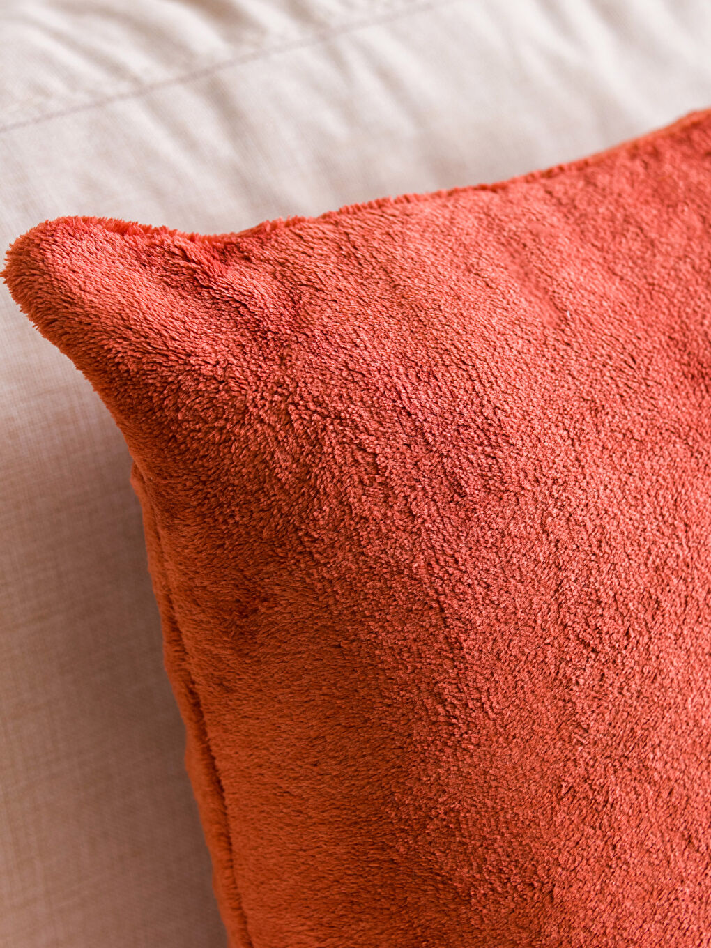 Regular Wellsoft Filled Throw Pillow 45x45 Cm-2