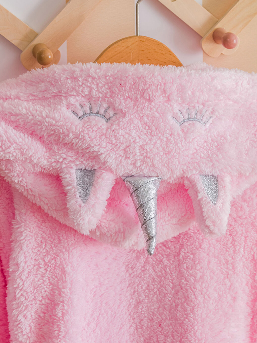 Pembe 3D Aplike Detaylı Kapüşonlu Kız Çocuk Sabahlık-6