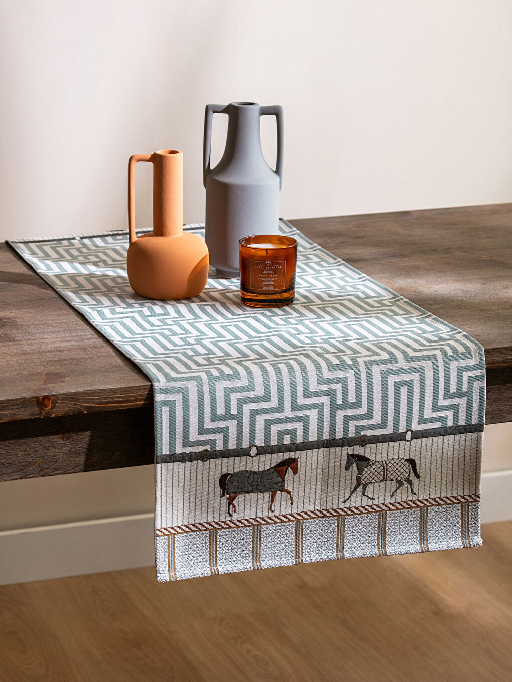 مفرش ترابيزة جاكار بنقشة حصان مقاس 45x120 سم