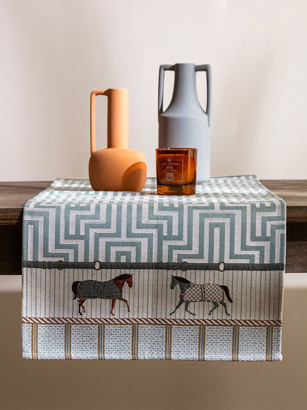 مفرش ترابيزة جاكار بنقشة حصان مقاس 45x120 سم-1