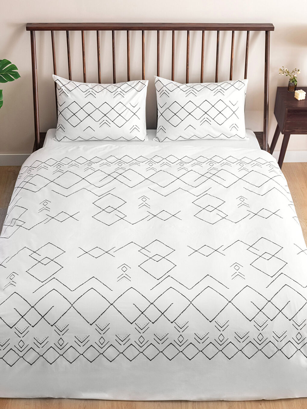 Siyah Etnik Desenli Pamuklu Çift Kişilik Nevresim Seti-1