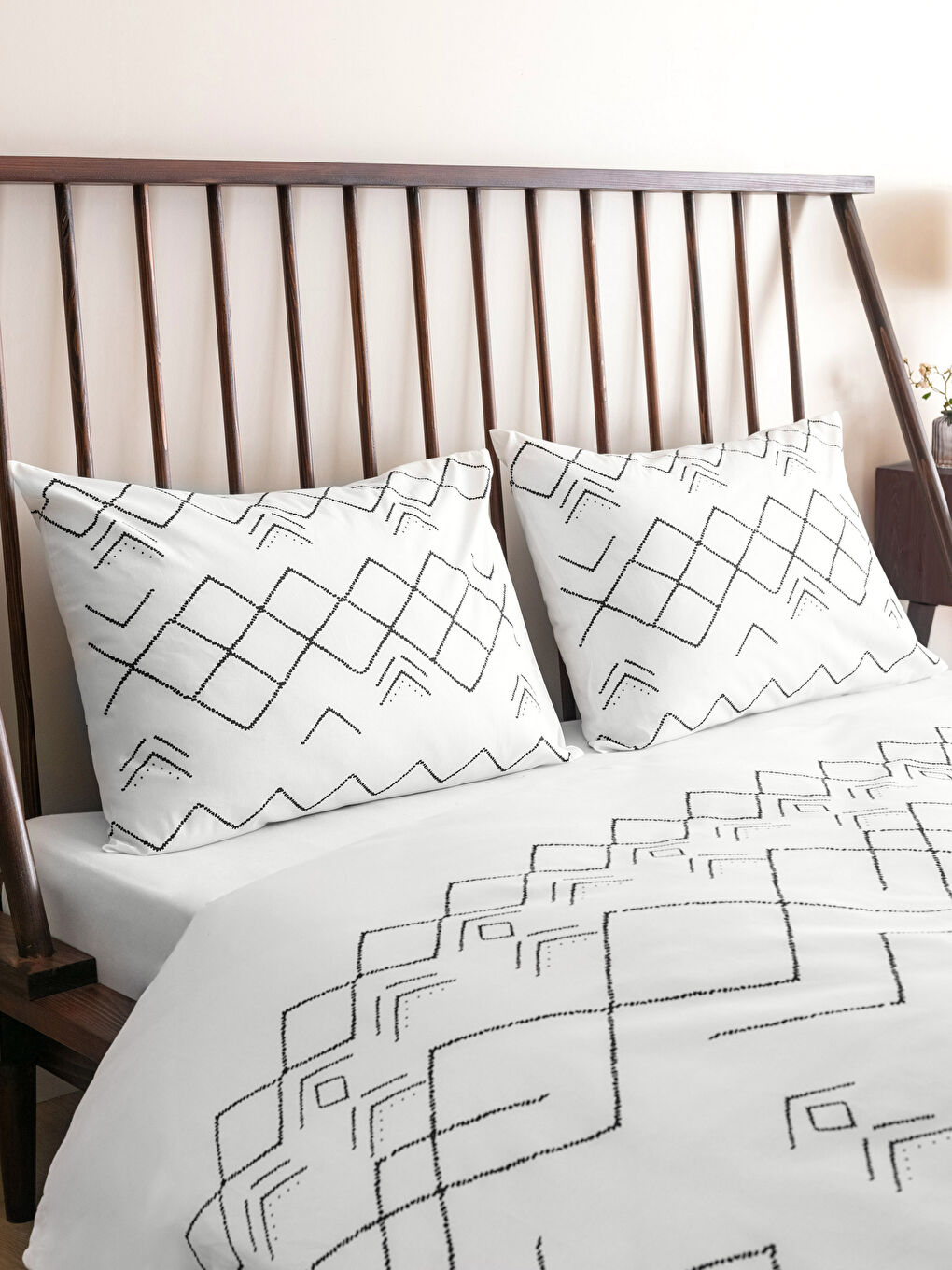 Siyah Etnik Desenli Pamuklu Çift Kişilik Nevresim Seti-2