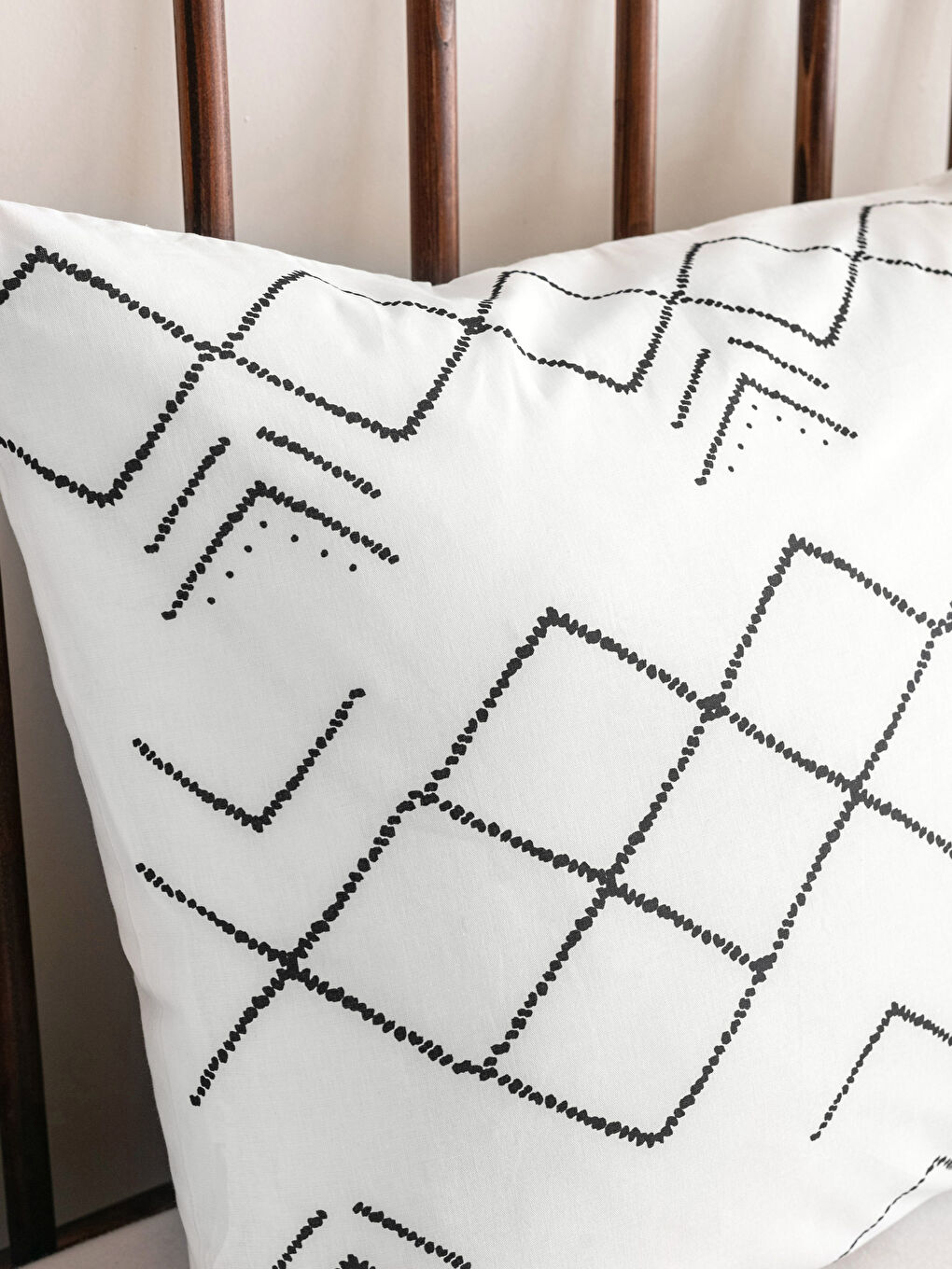 Siyah Etnik Desenli Pamuklu Çift Kişilik Nevresim Seti-3