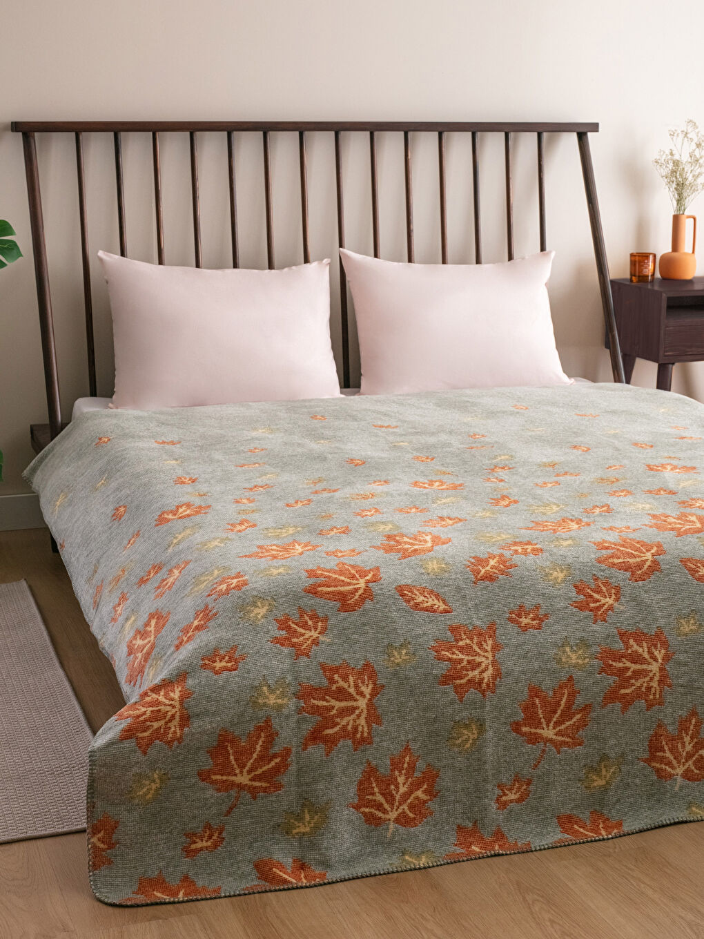 Karışık Yaprak Desenli Çift Kişilik Battaniye 200x220 cm